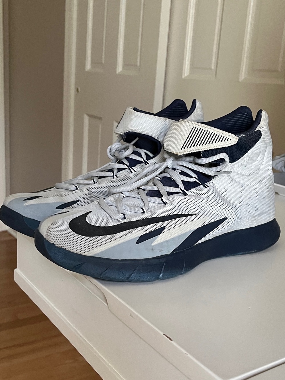 Nike Men's White and Navy High-Top Basketball Sneakers
